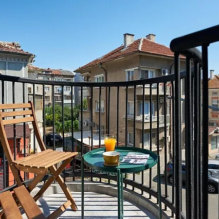 Corner In The Center - 2bd * Burgaz