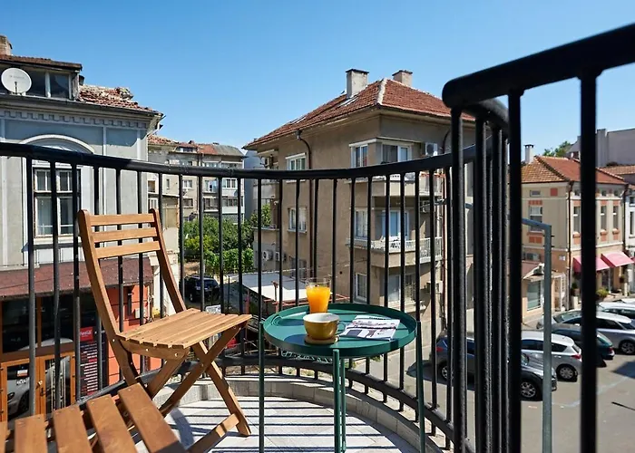 Corner In The Center - 2bd * Burgasz